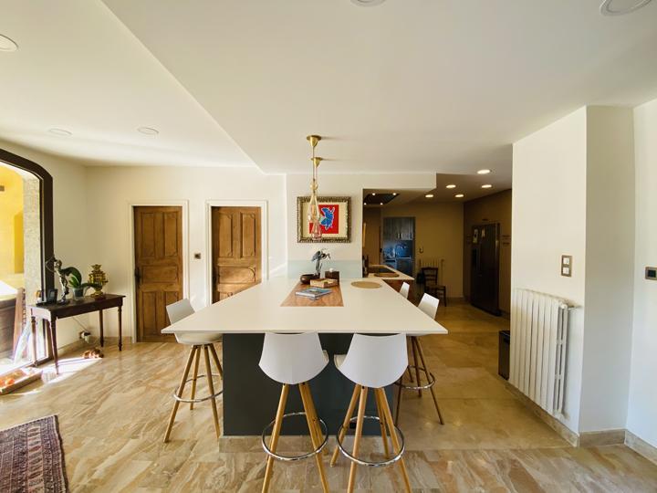 Kitchen bar